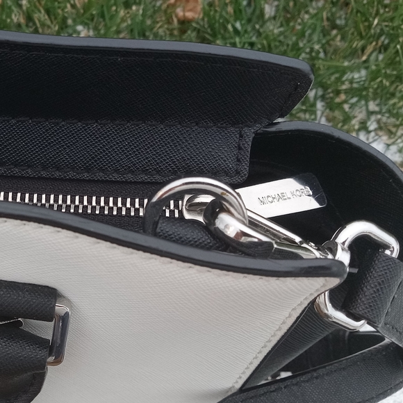 Sale🎄MICHAEL KORS purse - Picture 8 of 10